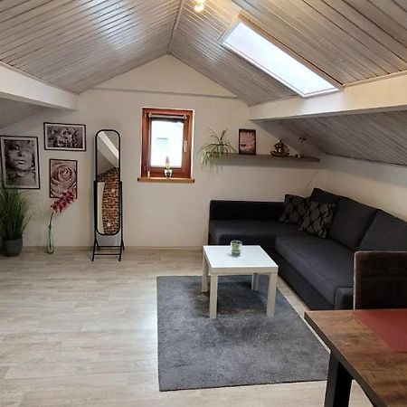 Kleine Gemuetliche Mansardenwohnung Im Suedosten Muenchens Assling Exterior foto