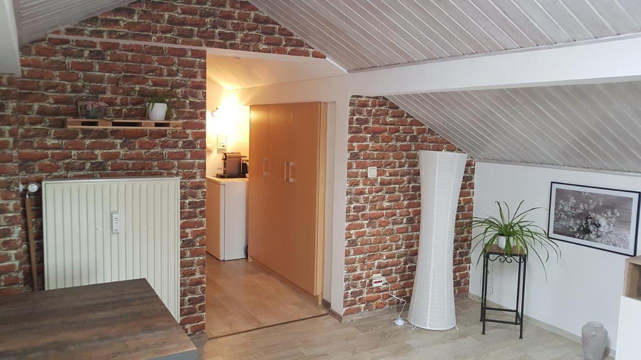 Kleine Gemuetliche Mansardenwohnung Im Suedosten Muenchens Assling Exterior foto