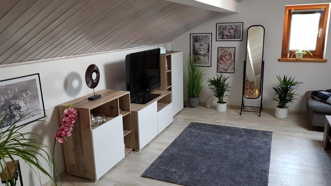 Kleine Gemuetliche Mansardenwohnung Im Suedosten Muenchens Assling Exterior foto