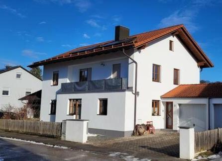 Kleine Gemuetliche Mansardenwohnung Im Suedosten Muenchens Assling Exterior foto